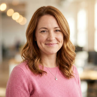Emily Watson, Directora de Servicio al Cliente en Sufraganza